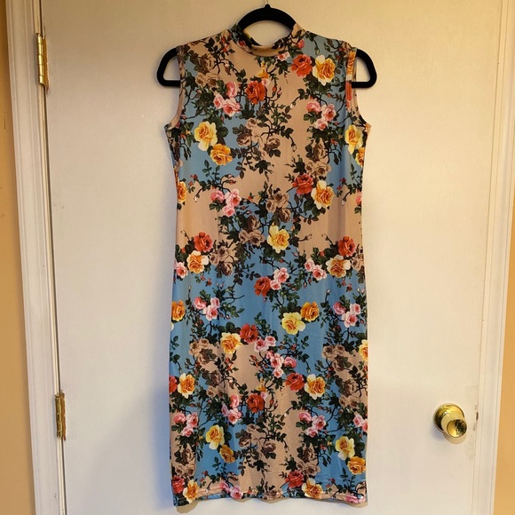 Dress - Picture 3 of 3